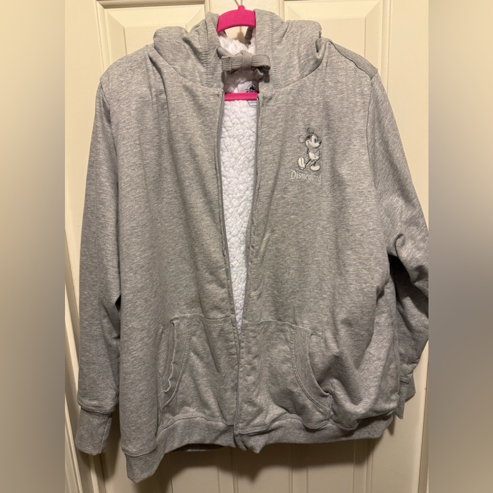 Disneyland Light Gray Women’s Sherpa Lined Zip-Up Hoodie, size 1X. EUC